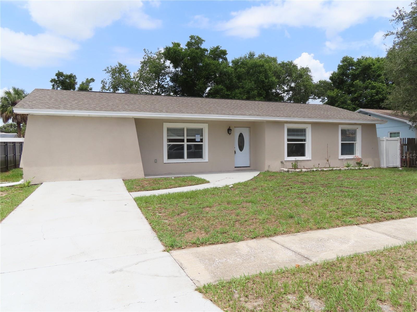 1215 Windsor Cir