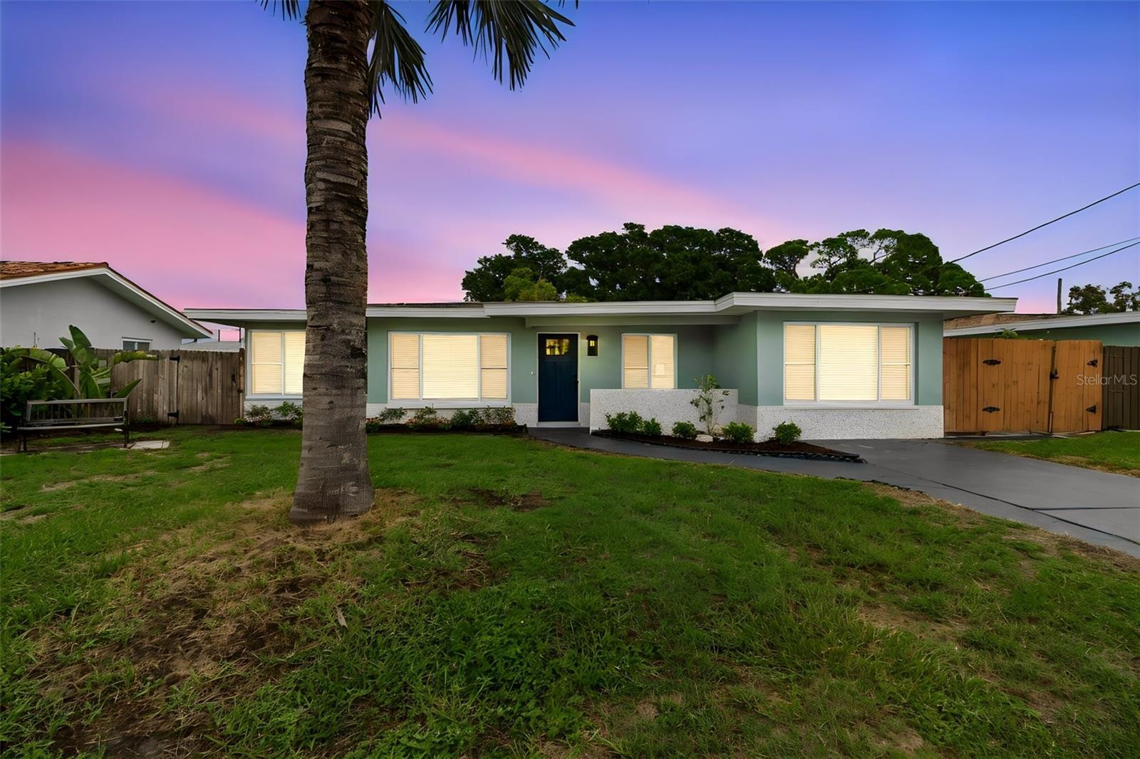 403 Driftwood Dr W