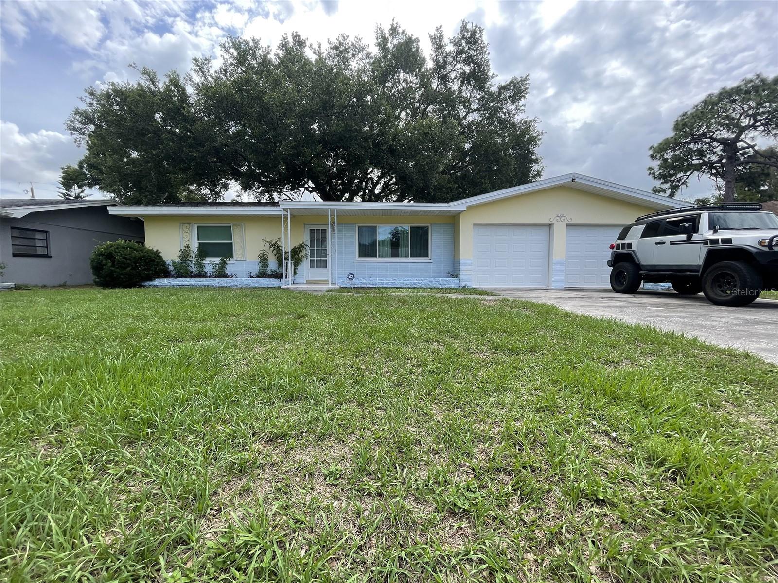635 Deville Dr E