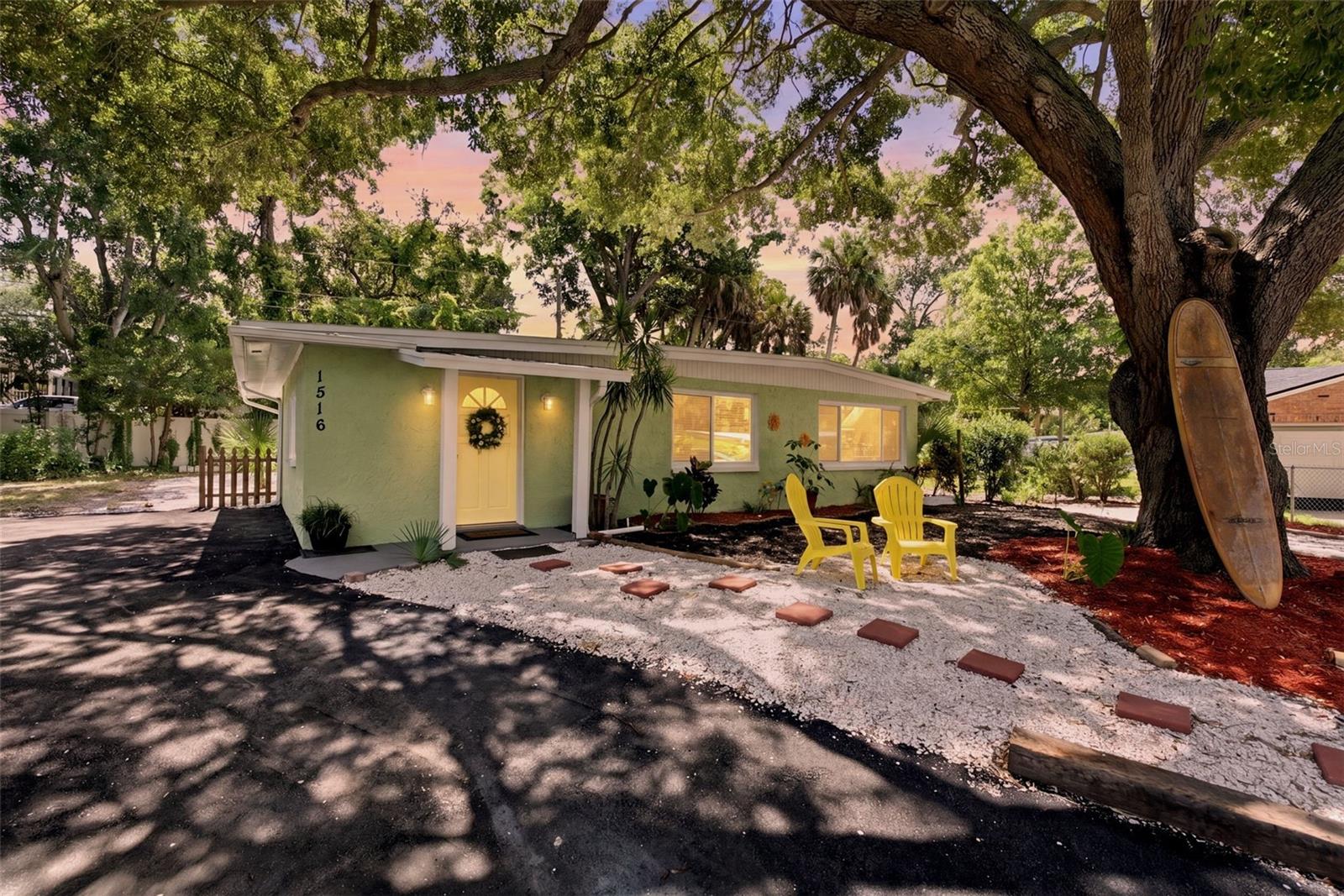 1516 Adele Pl