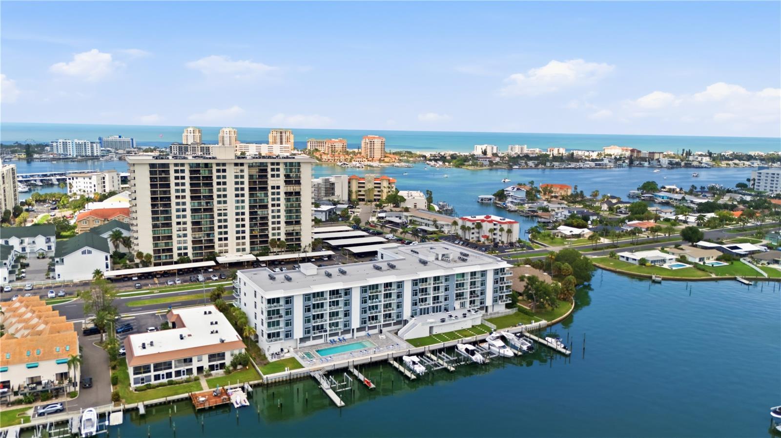 415 Island Way #204