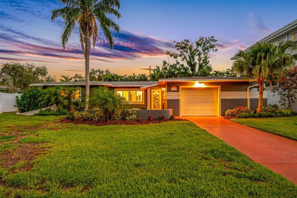 328 Bayview Dr NE