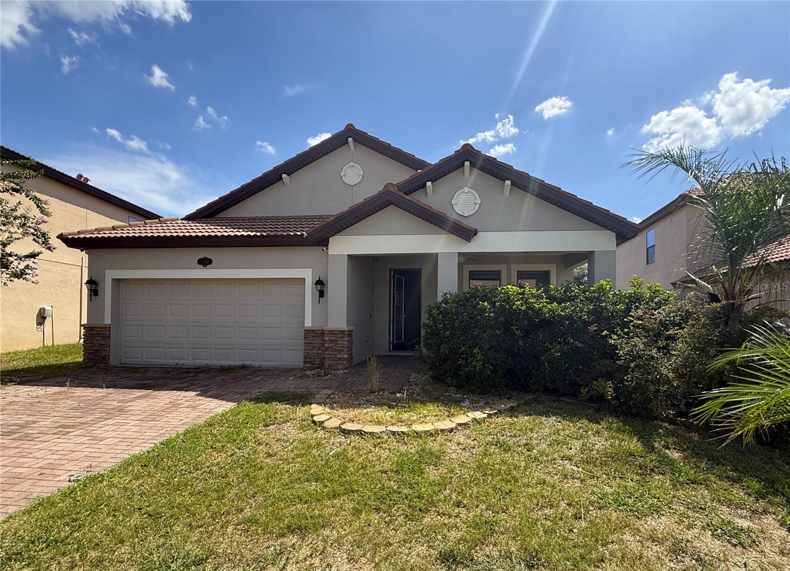 1890 Altavista Cir