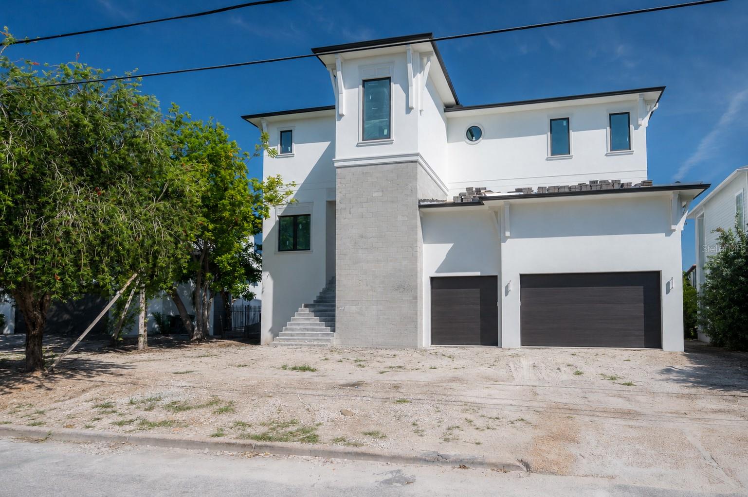 654 Geneva Pl