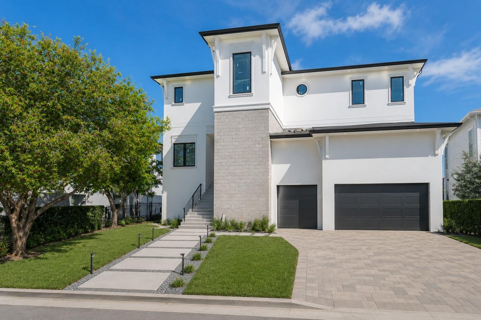 654 Geneva Pl