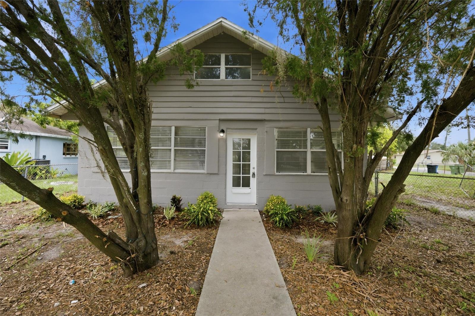 2425 9th Ave E