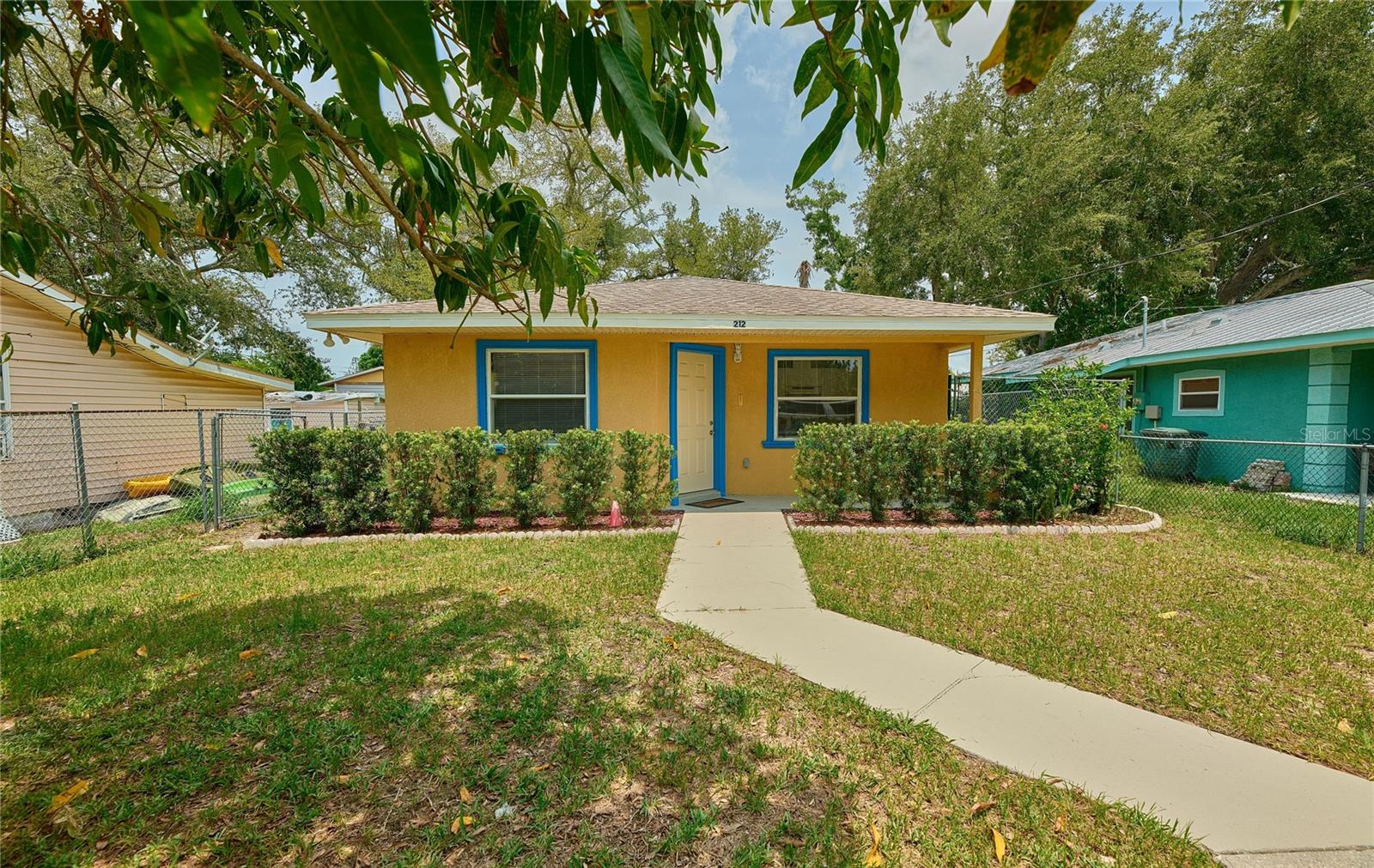 212 13th Ave W