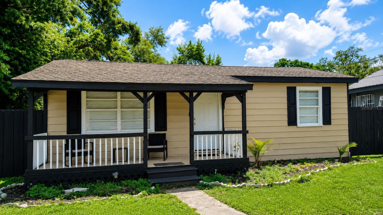2109 E Navajo Ave
