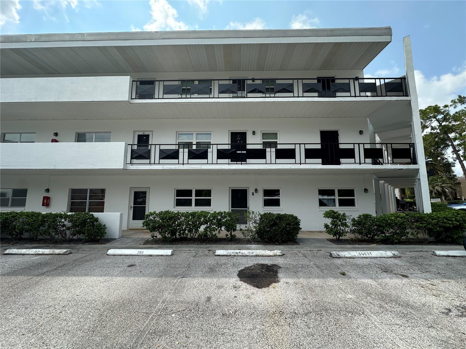 100 El Camino Dr #104