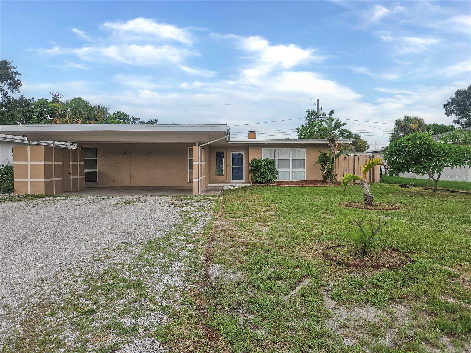 1820 Lombardy Dr