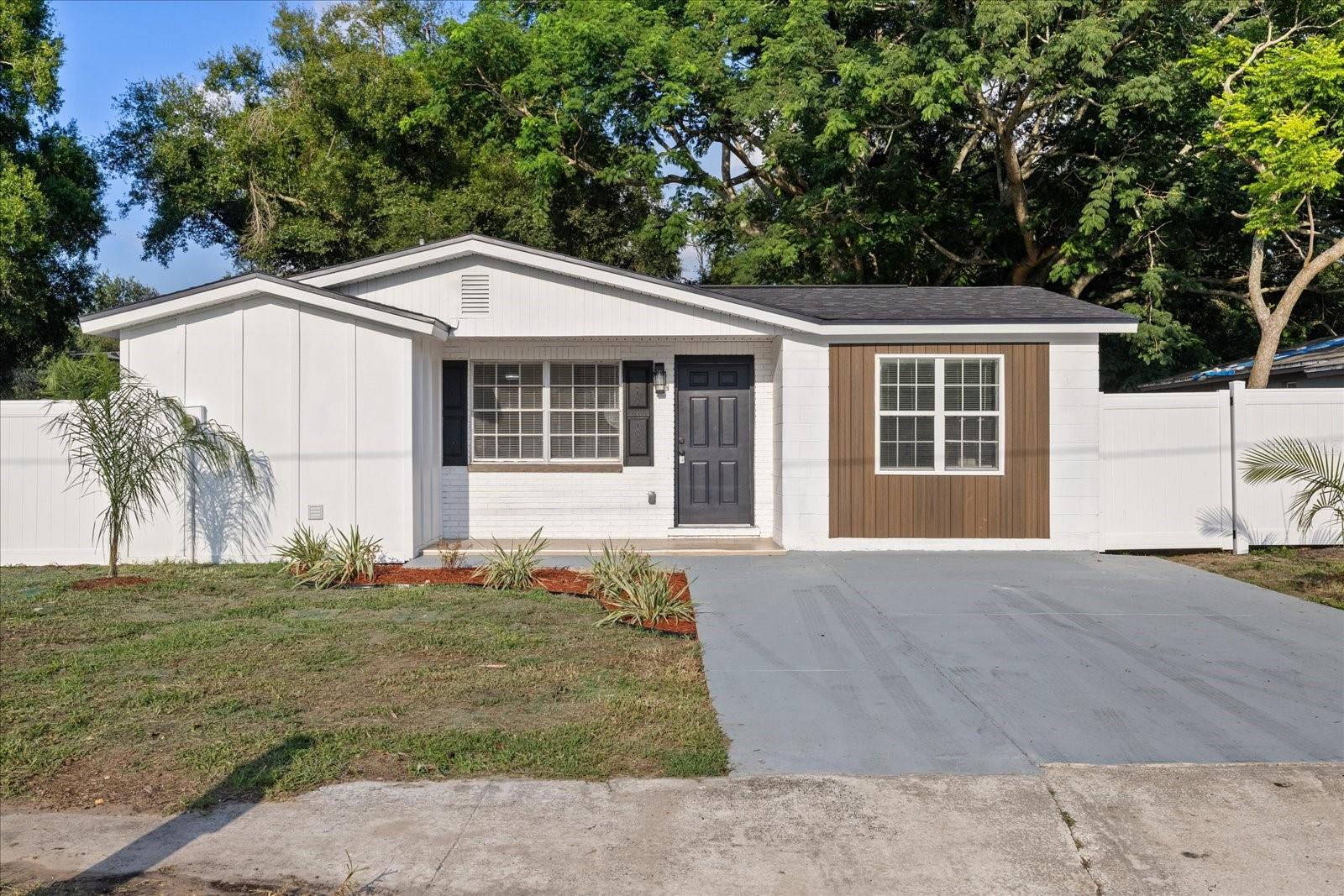8711 N River Forest Cir