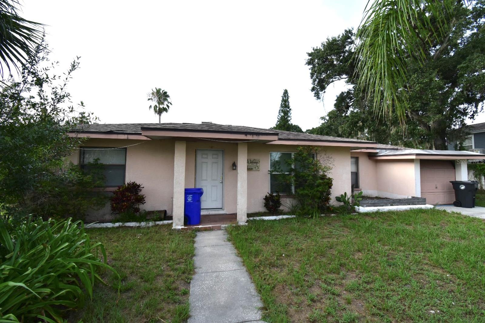 204 Shore Dr W