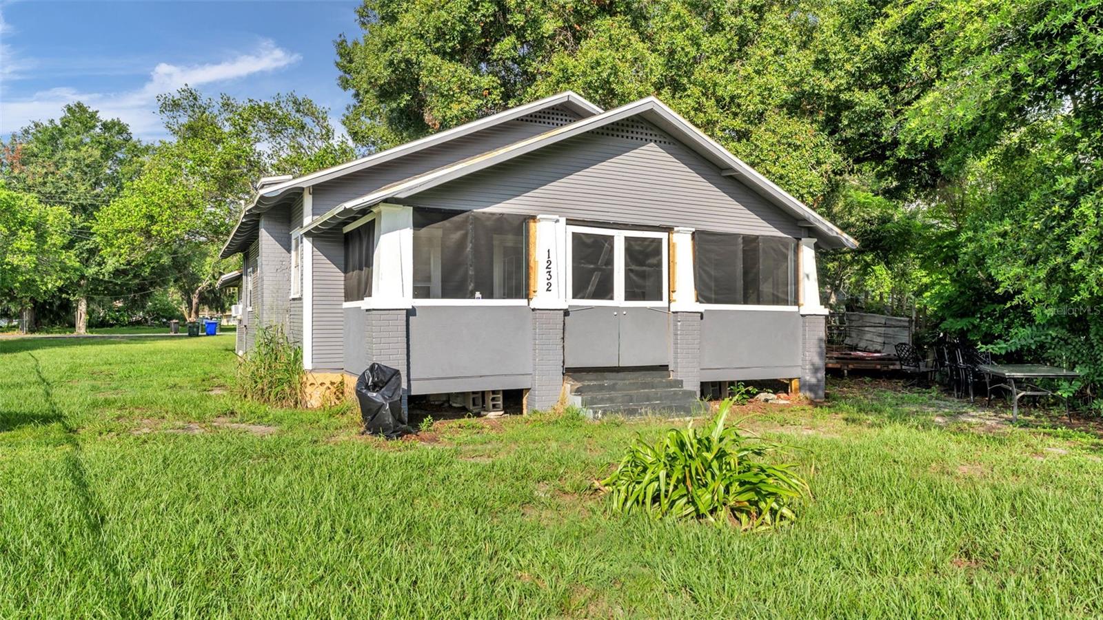 1232 Wright Dr