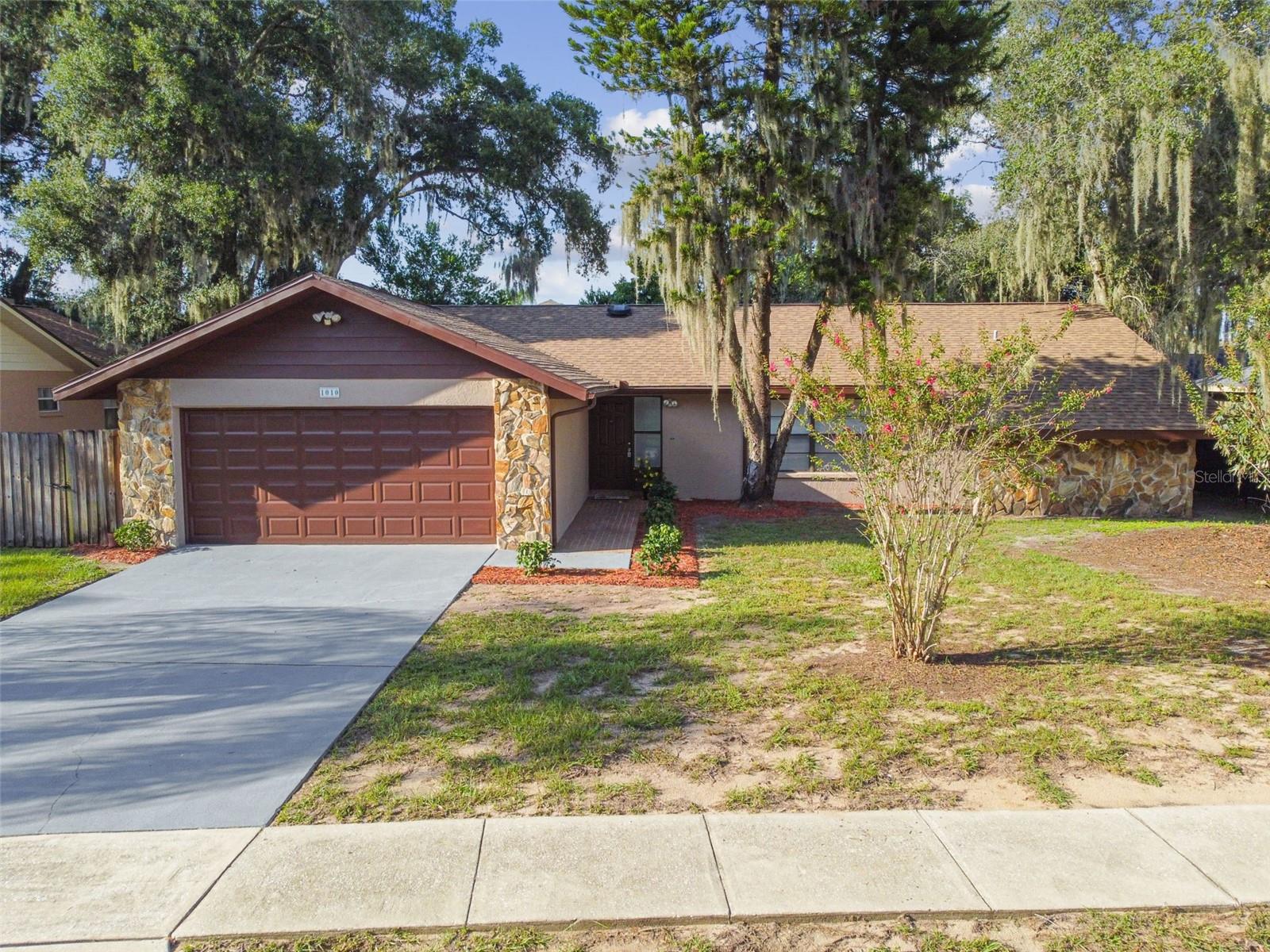 1010 Riflecrest Ave