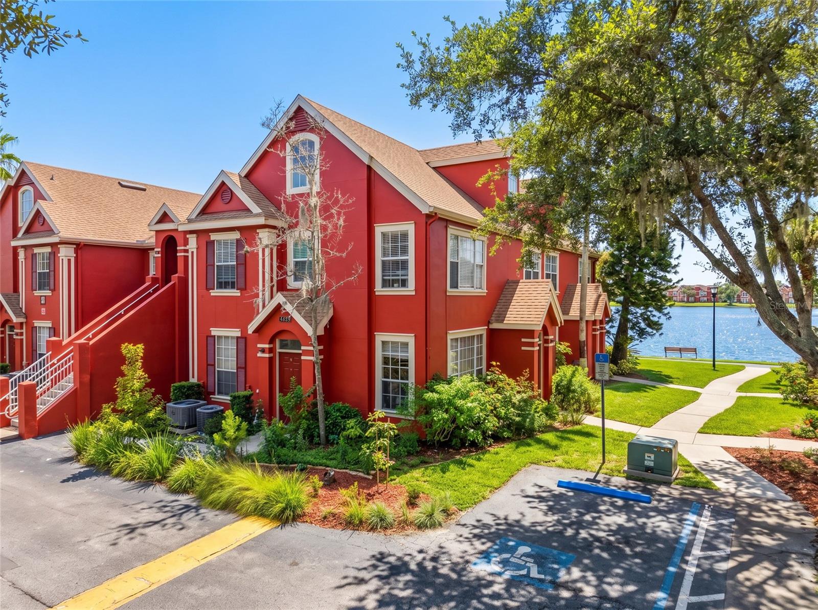 9186 Lake Chase Island Way
