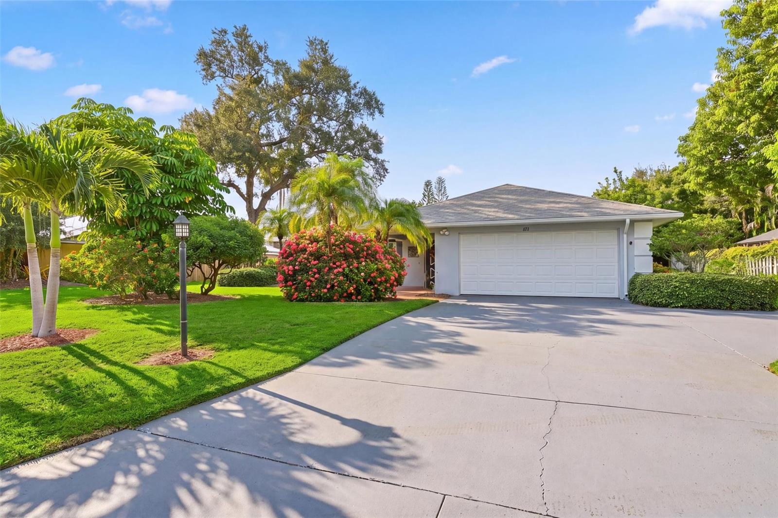 811 Alderwood Way