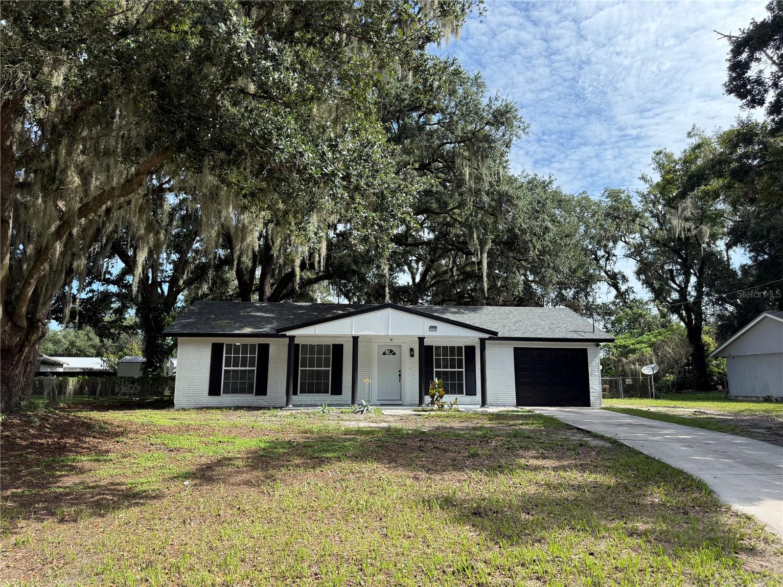 3008 Oakview Ln