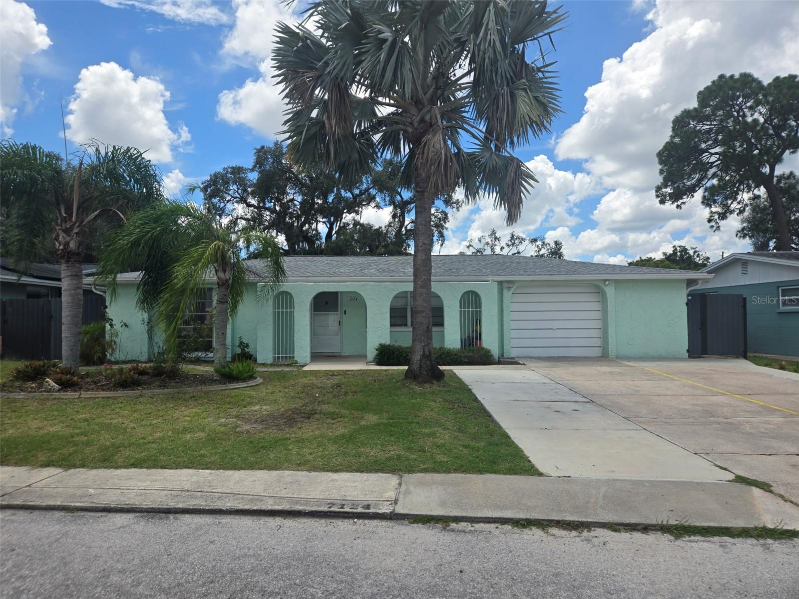 7124 Ashwood Dr