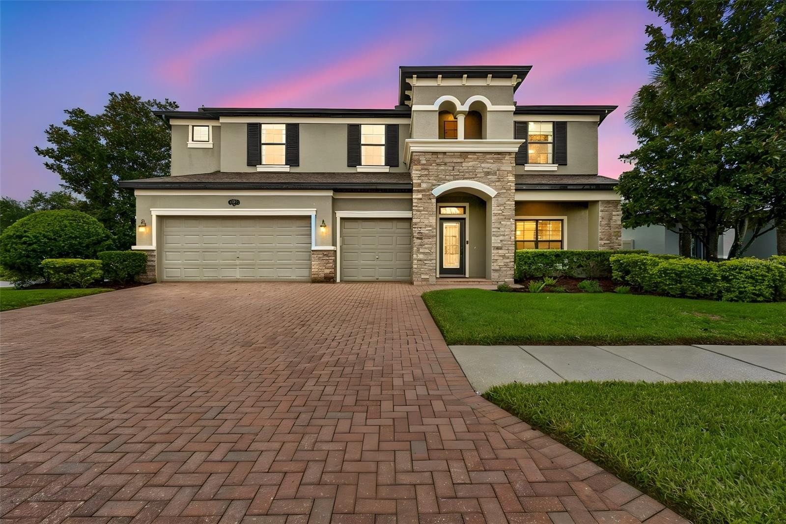 1657 Feather Grass Loop