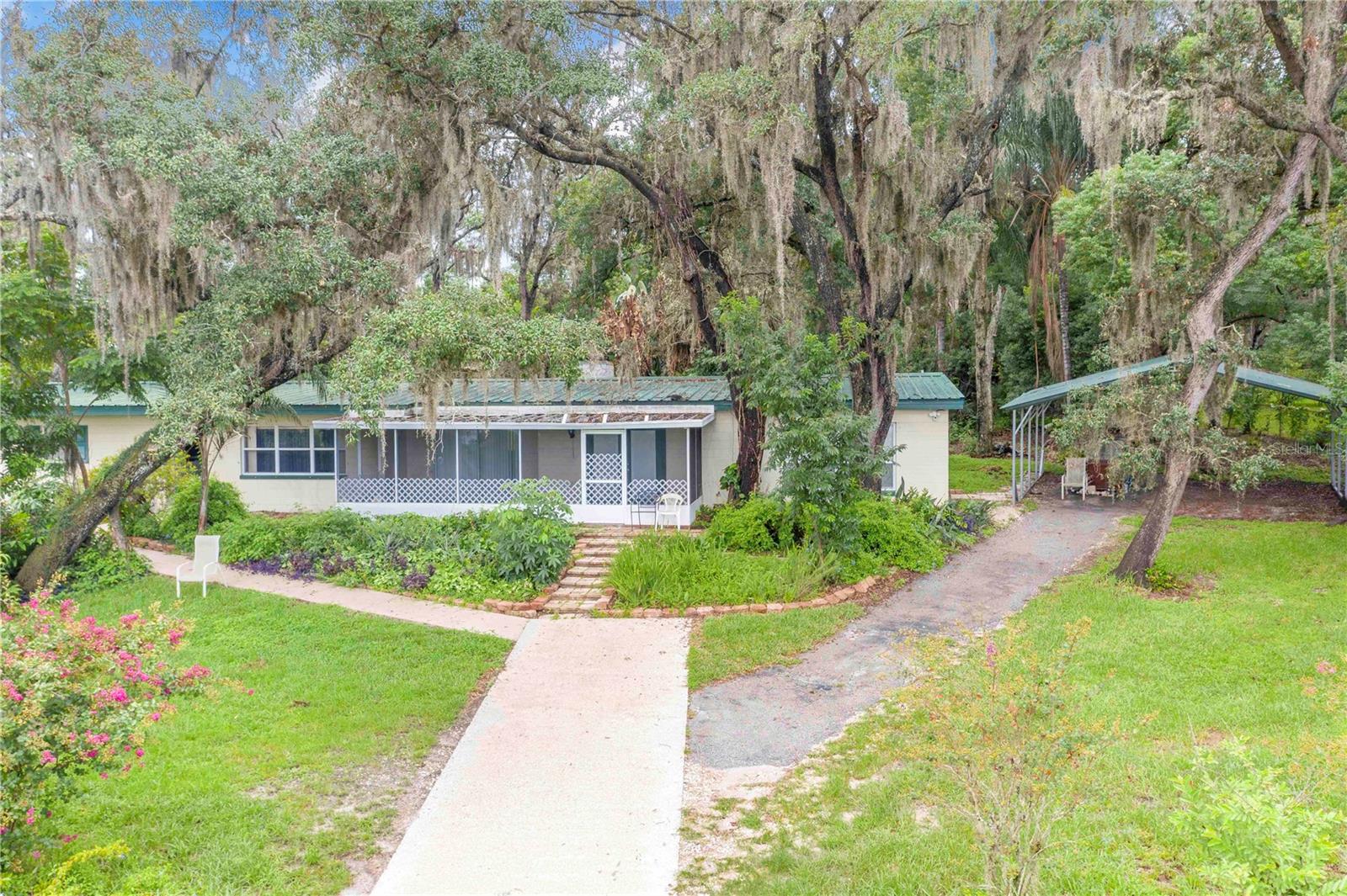 490 Twin Lakes Blvd