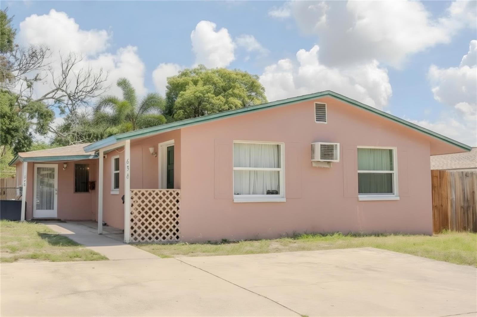 636 Dogwood CT