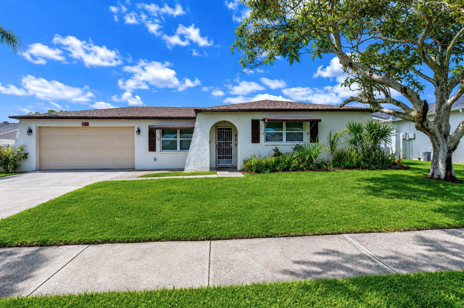 8811 Martinique Ln