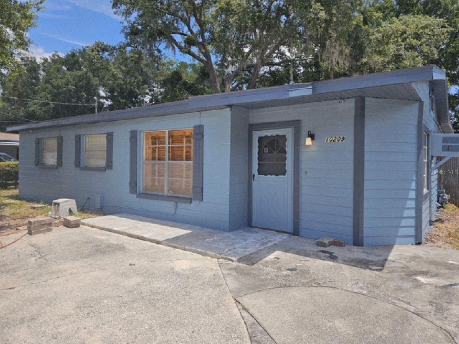 10209 Lola St
