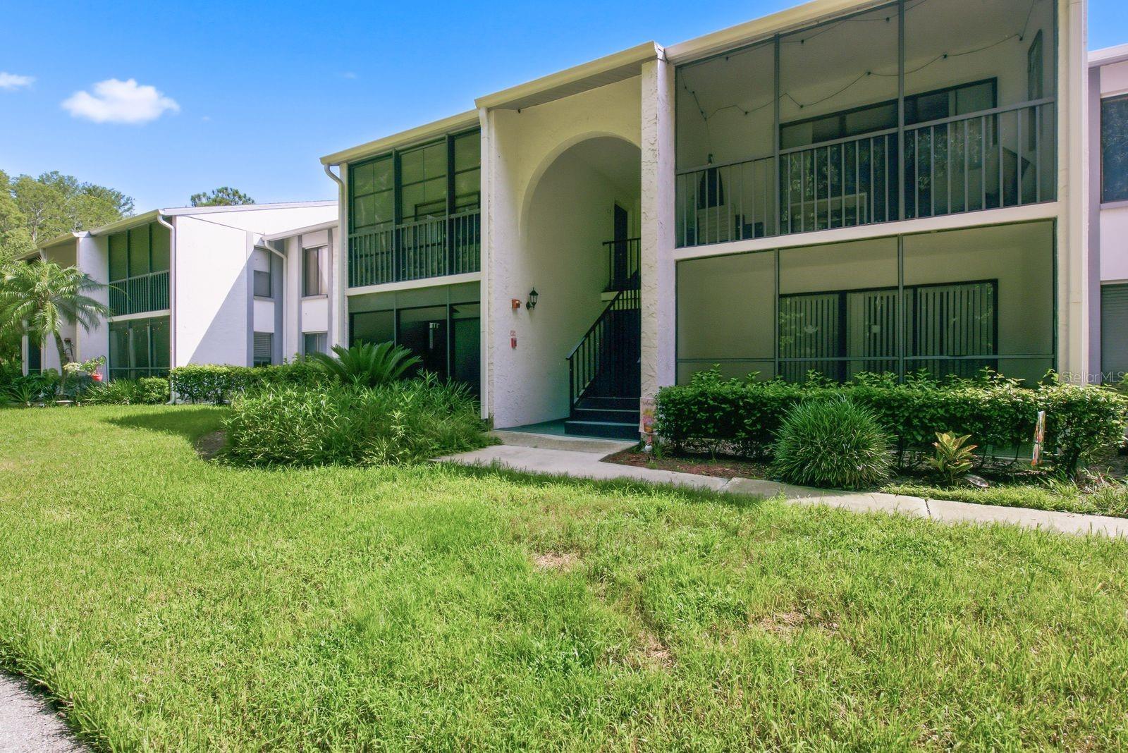 1204 Pine Ridge Cir W #C1