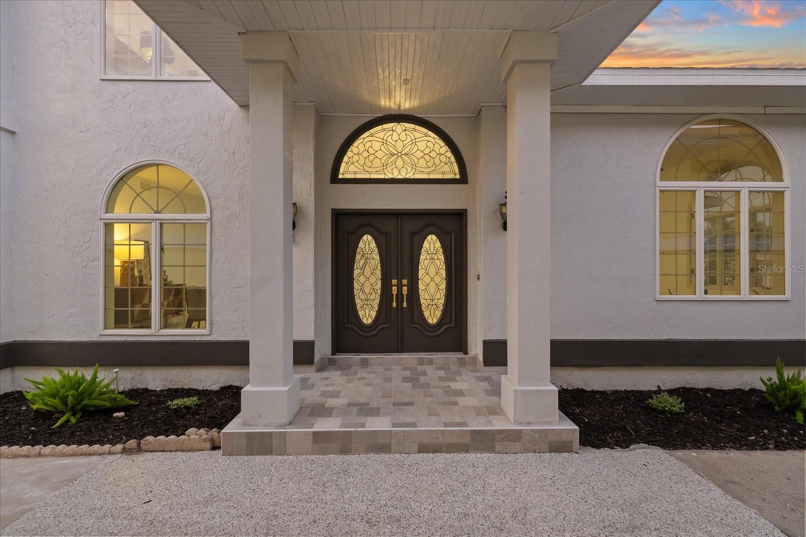 6121 Bayside Dr