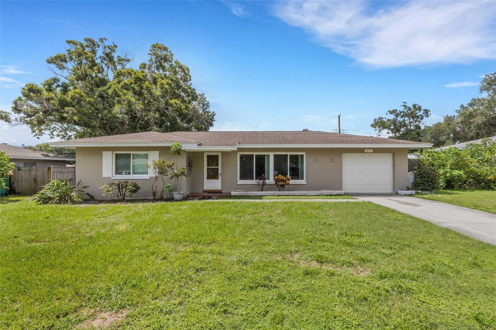 1615 Pinewood Dr