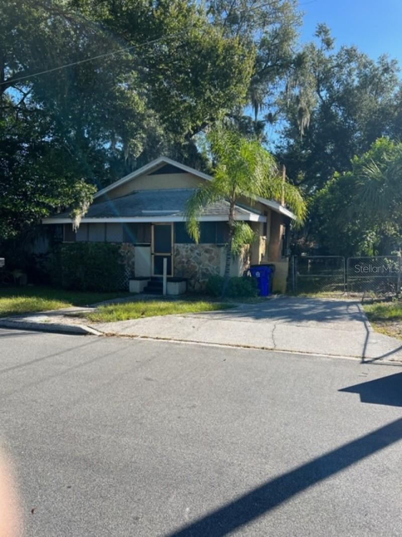 1031 N Florence Ave