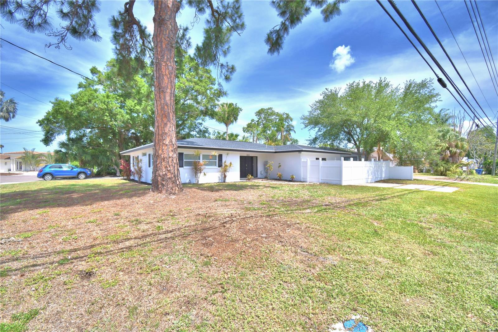 3553 Center Cir