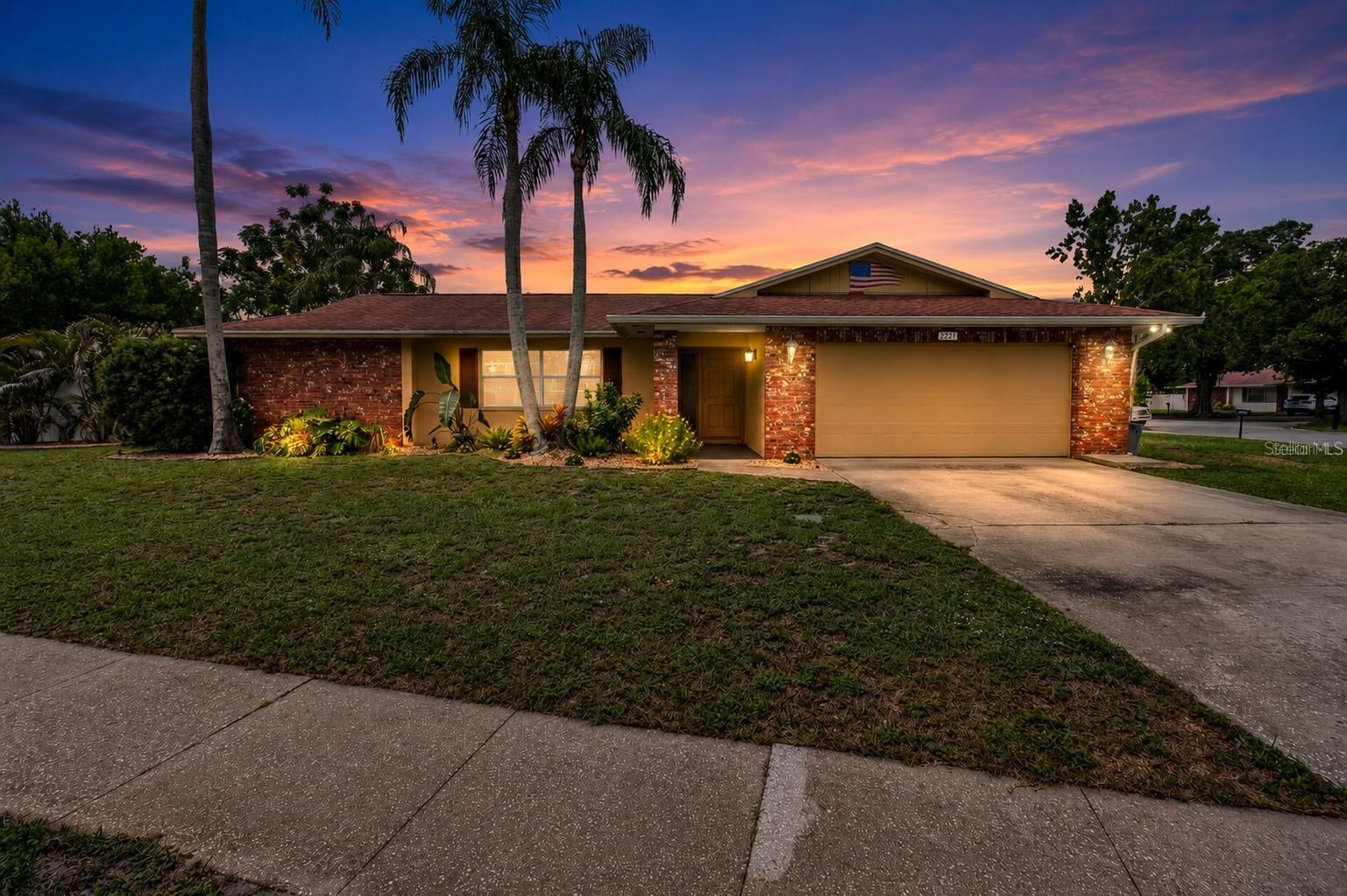 2221 Colonial Dr