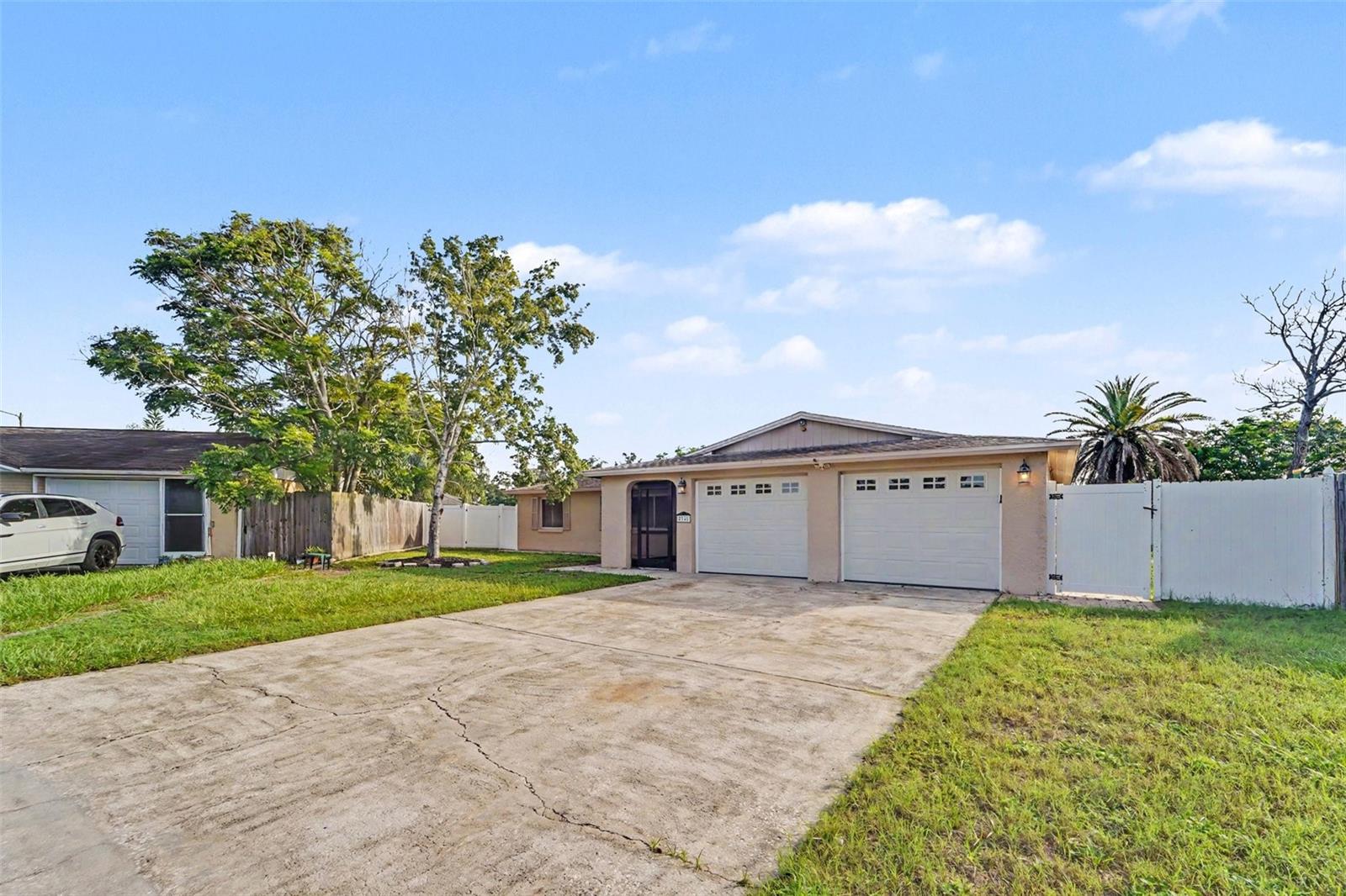 5751 Dolores Dr