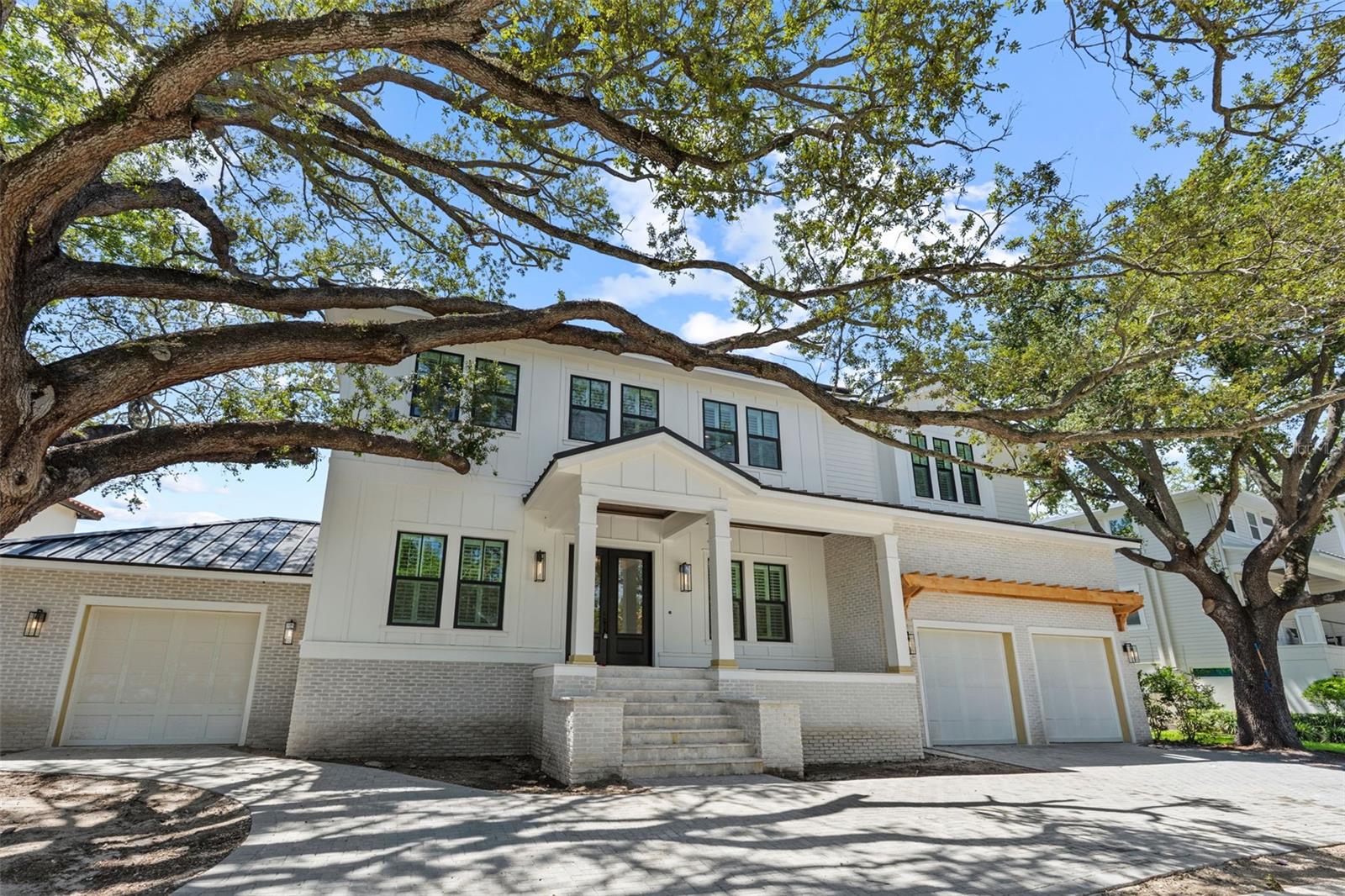 690 Geneva Pl