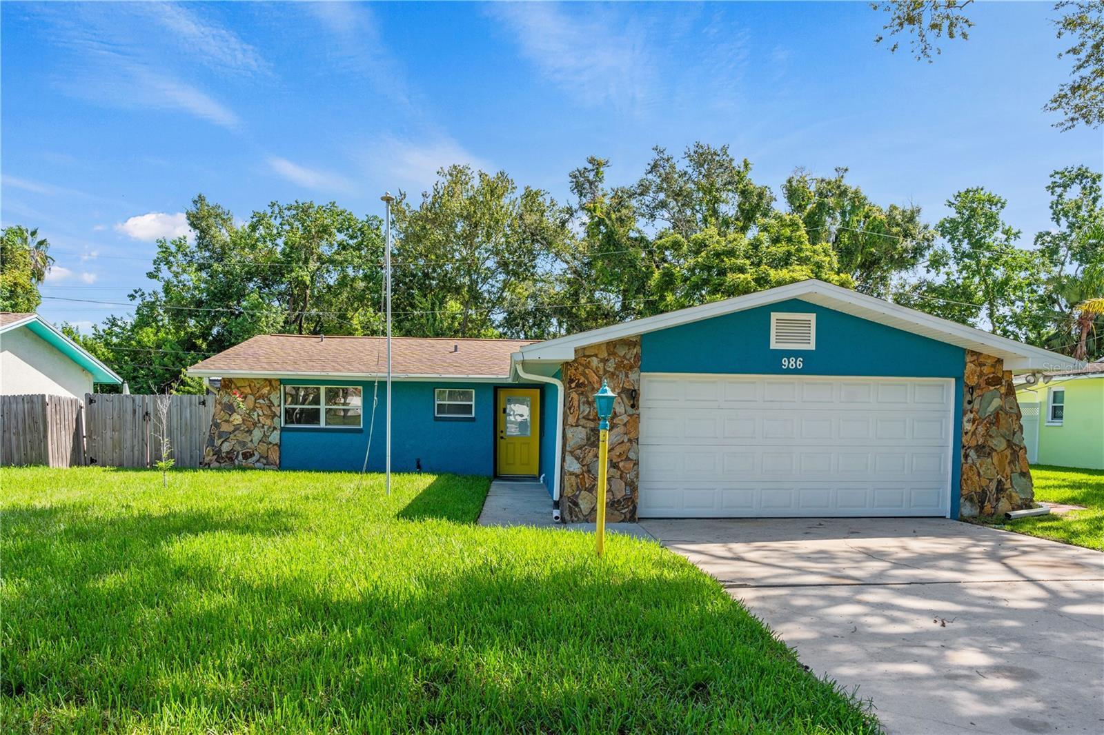 986 Lexington Dr