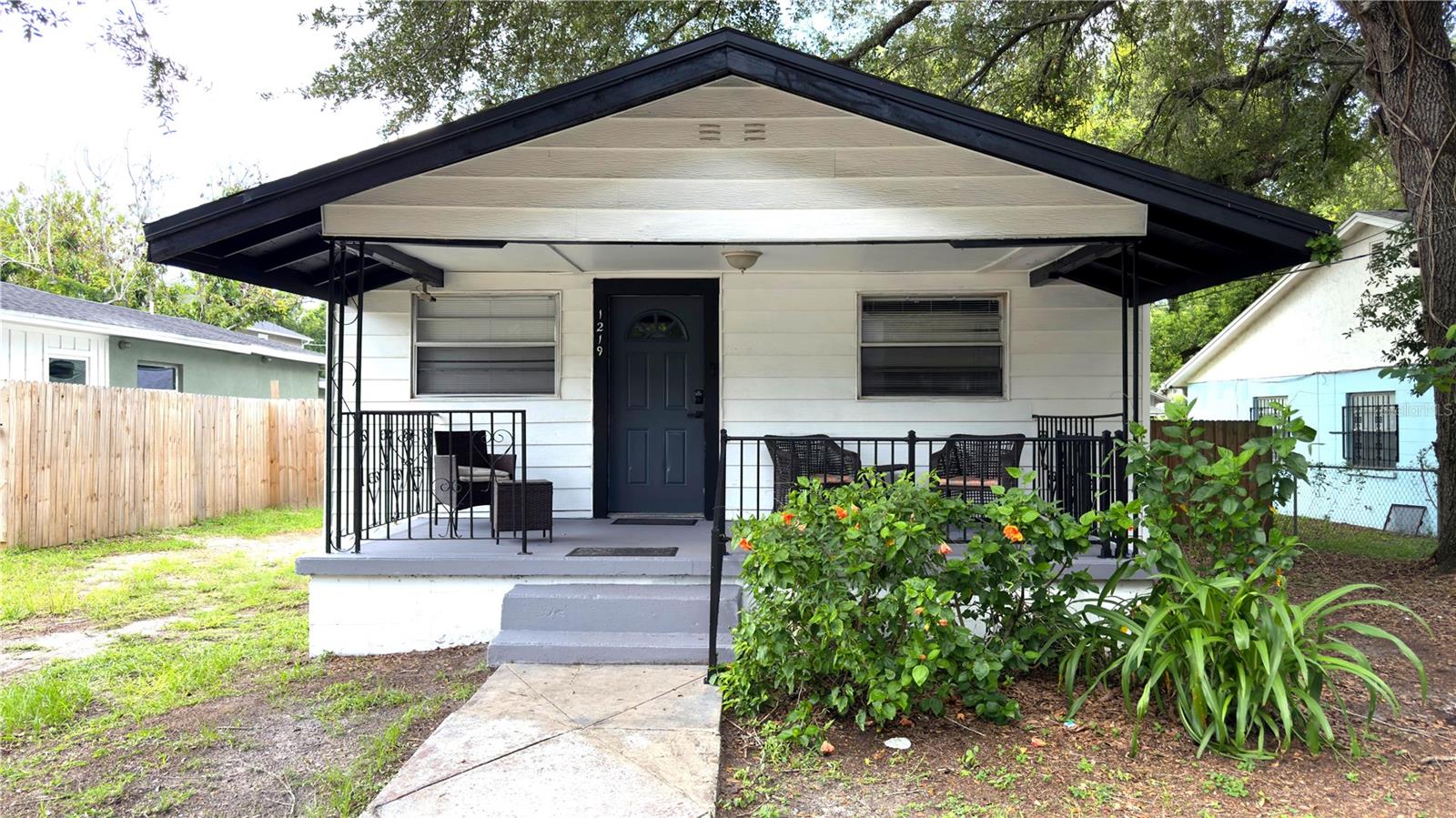 1219 E Emma St