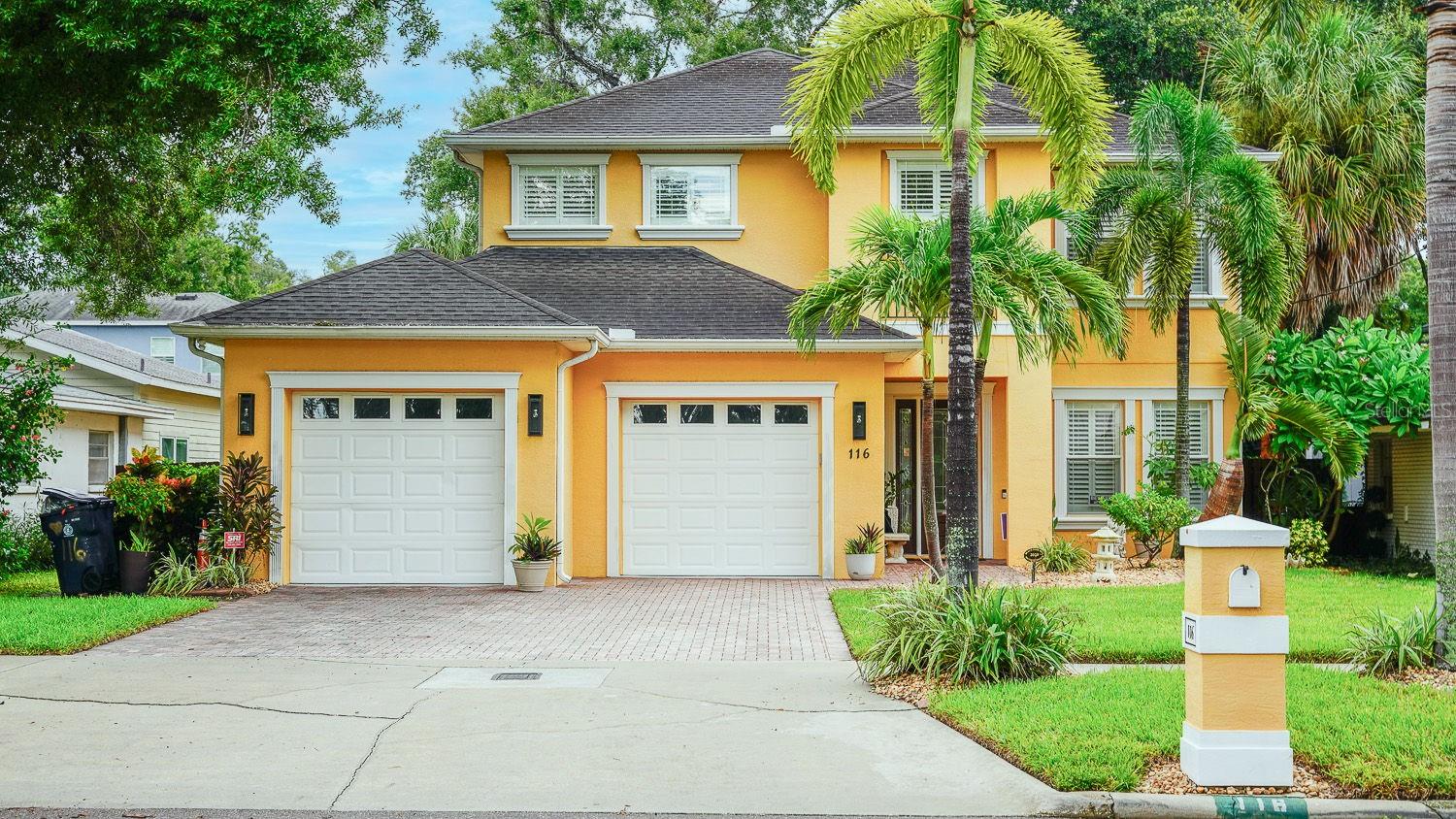 116 S Hesperides St