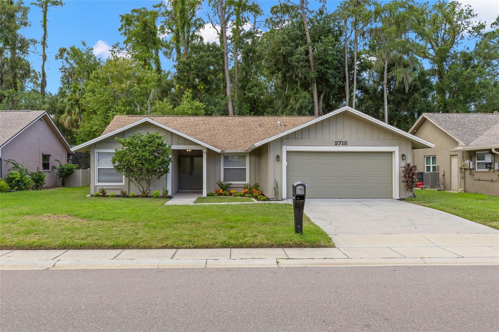 2718 Woodhall Ter