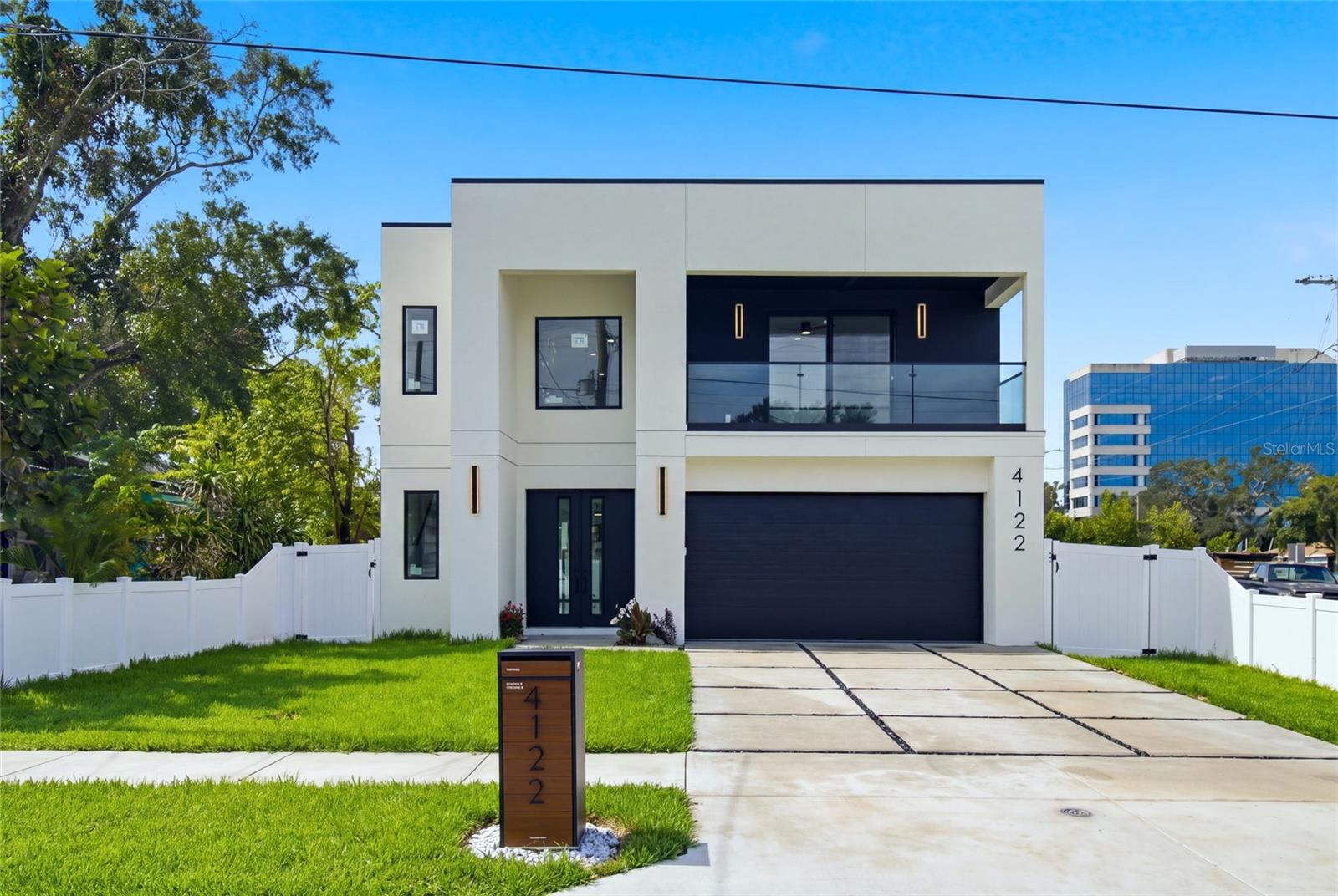 4122 W Nassau St