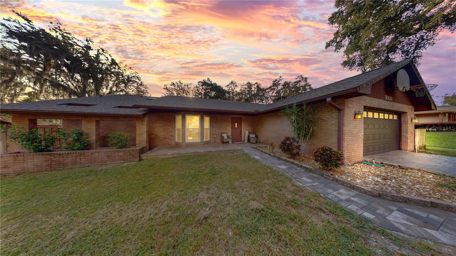 7121 Odoniel Loop W