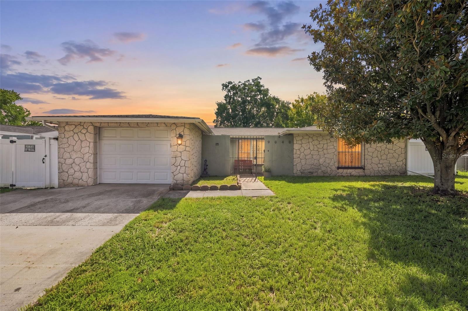 9040 Crabtree Ln