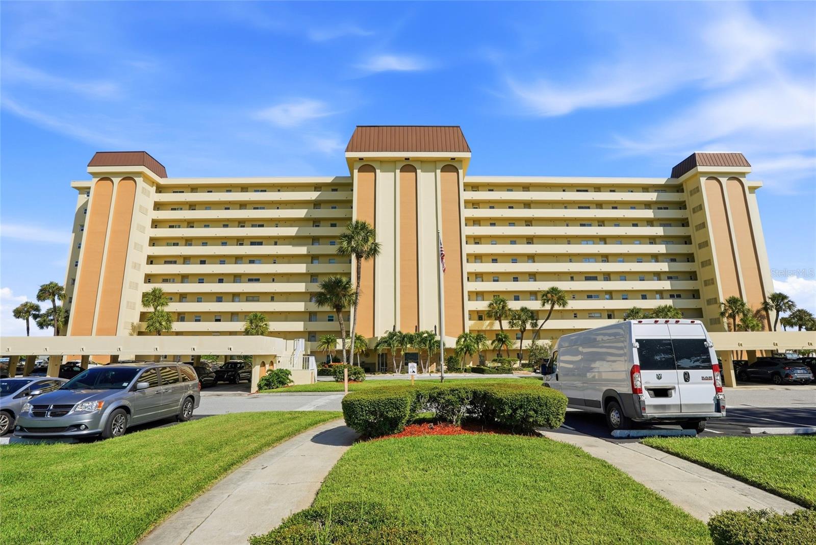 4725 Cove Cir #306