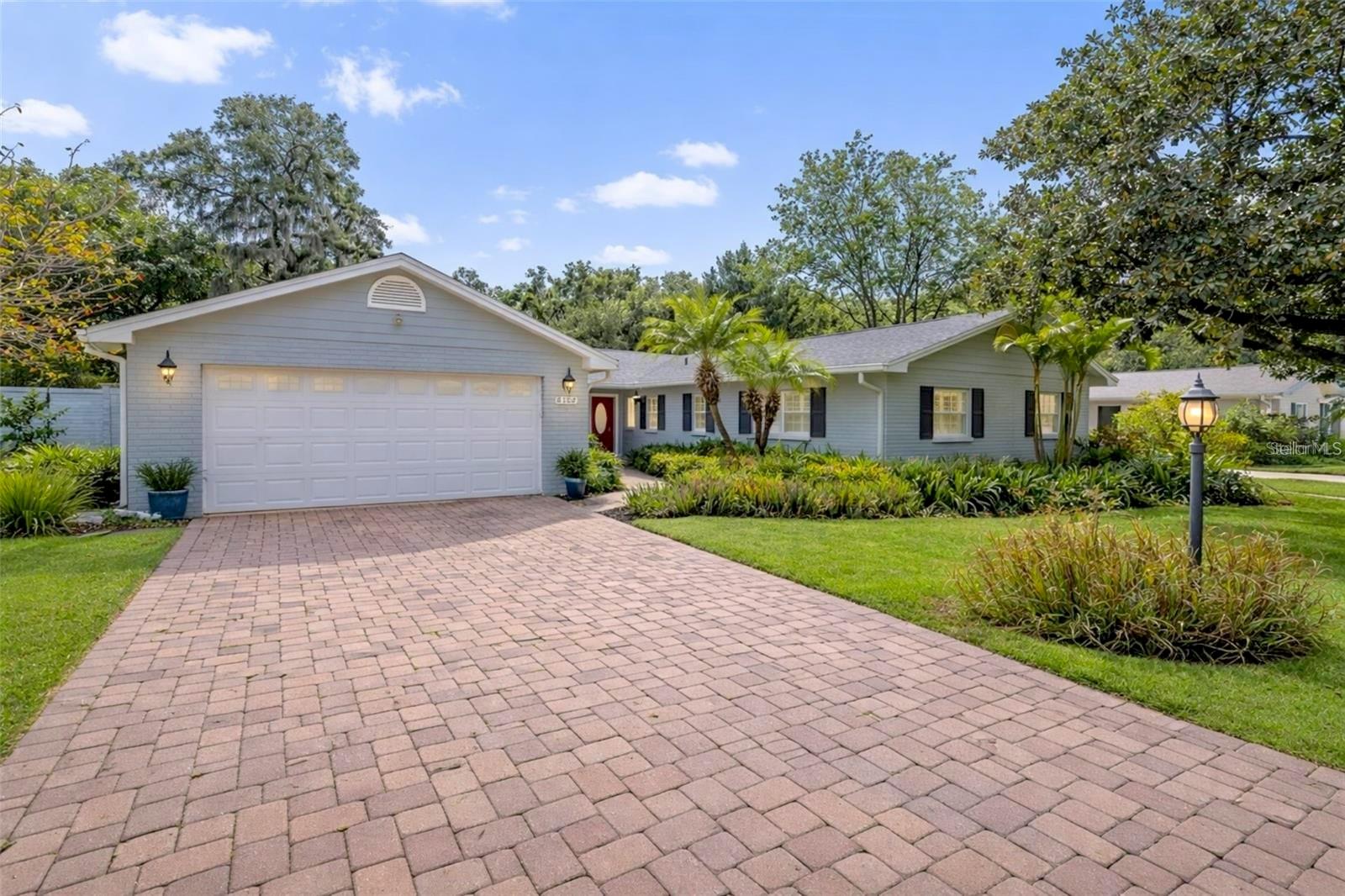 2102 W Kyra Dr