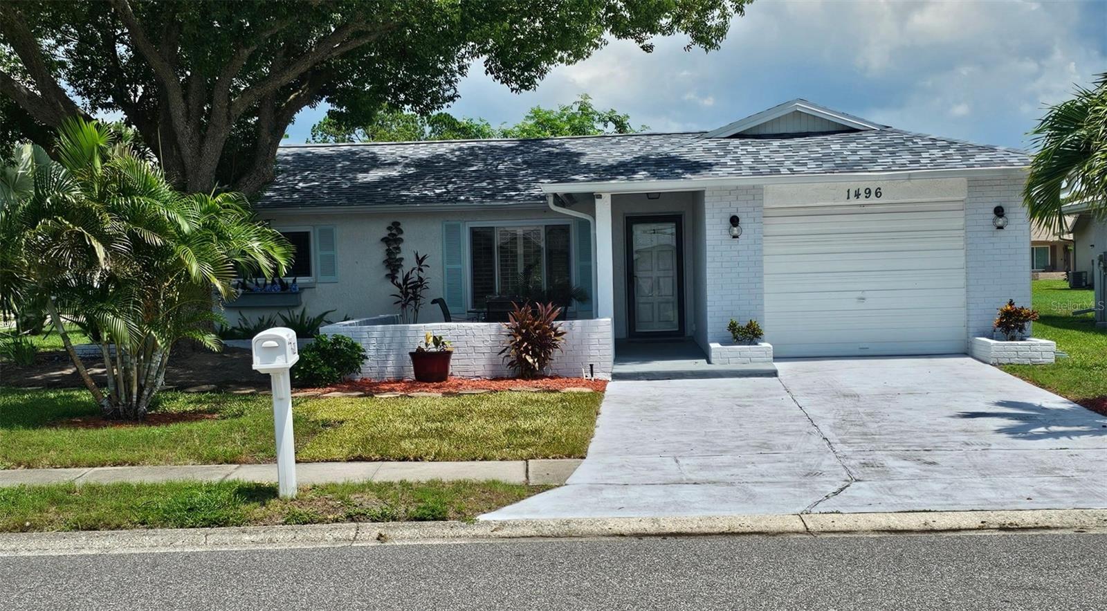 1496 Queen Anne Dr