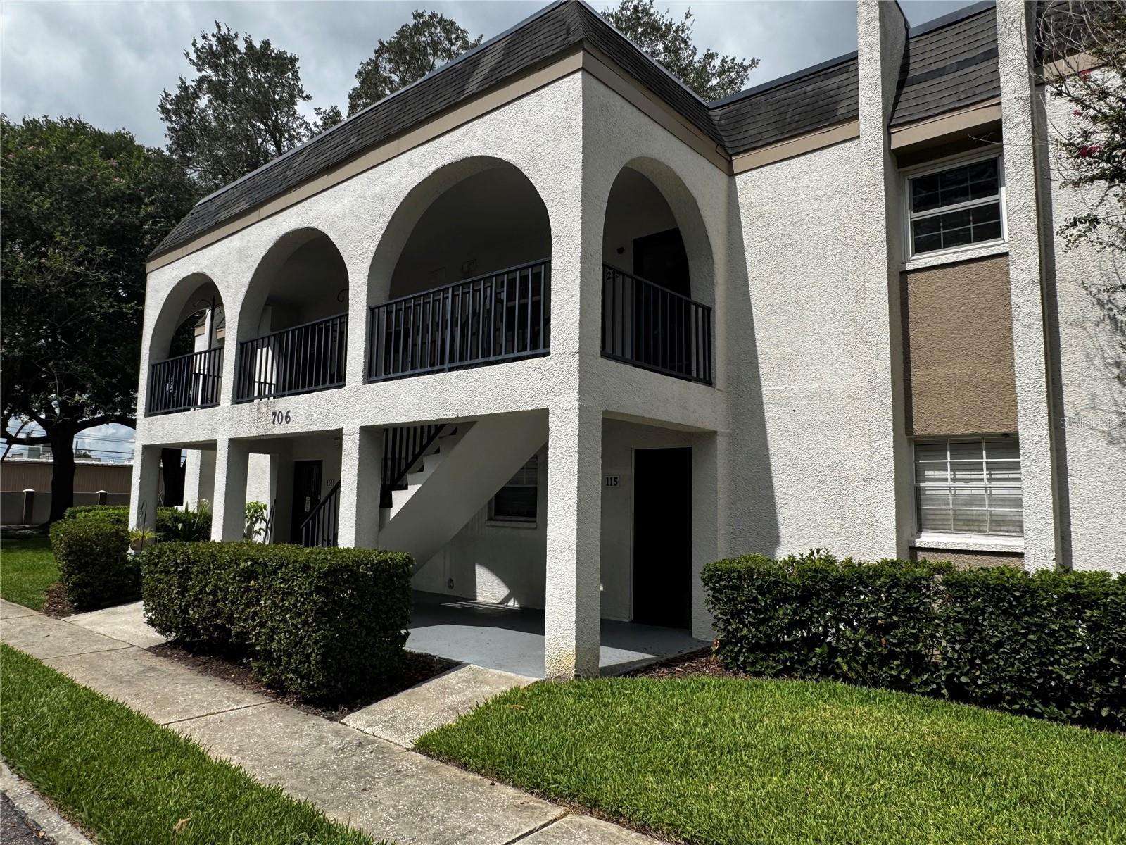 706 Oakgrove Dr #114