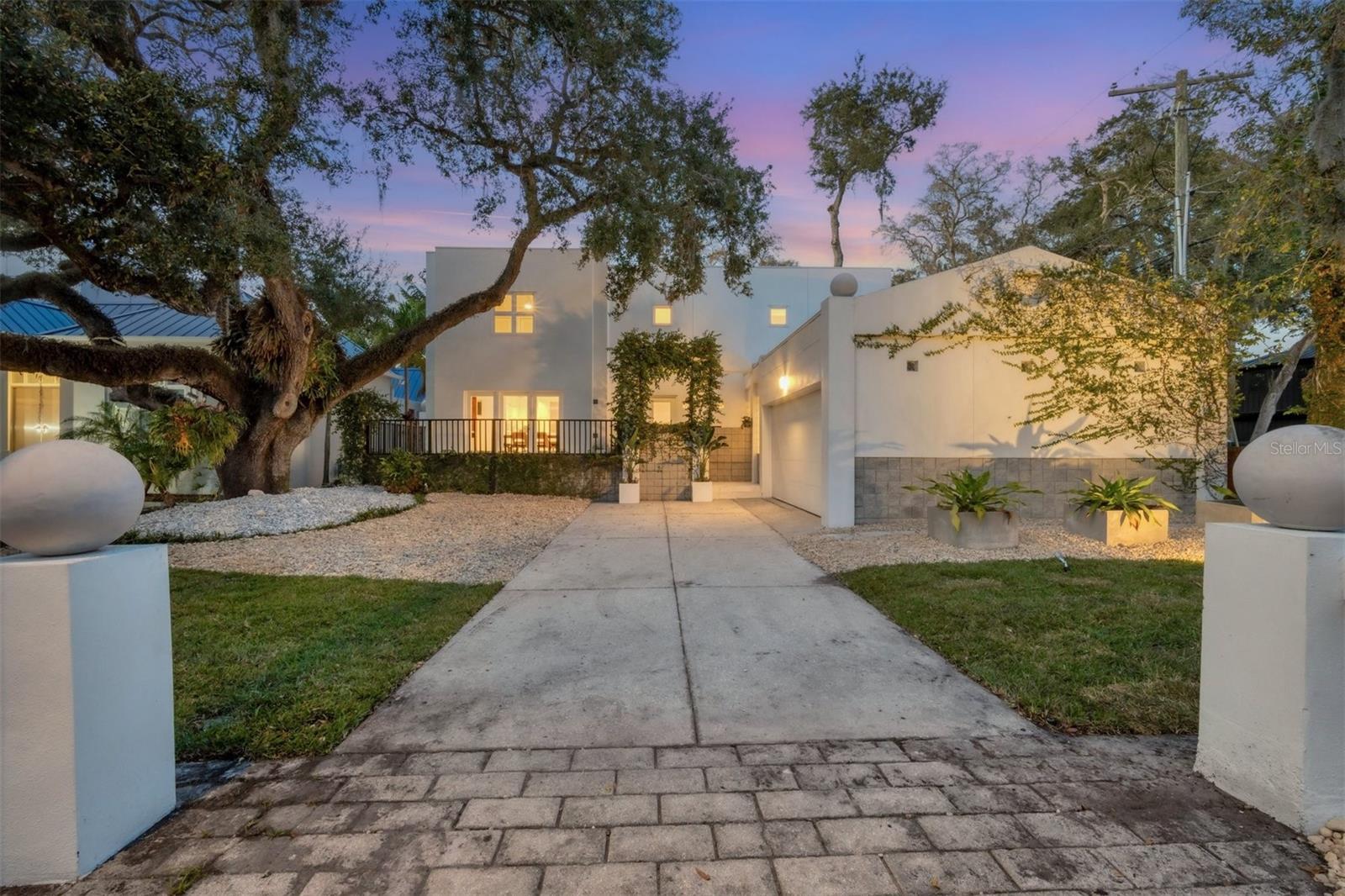 2701 Chambray Ln