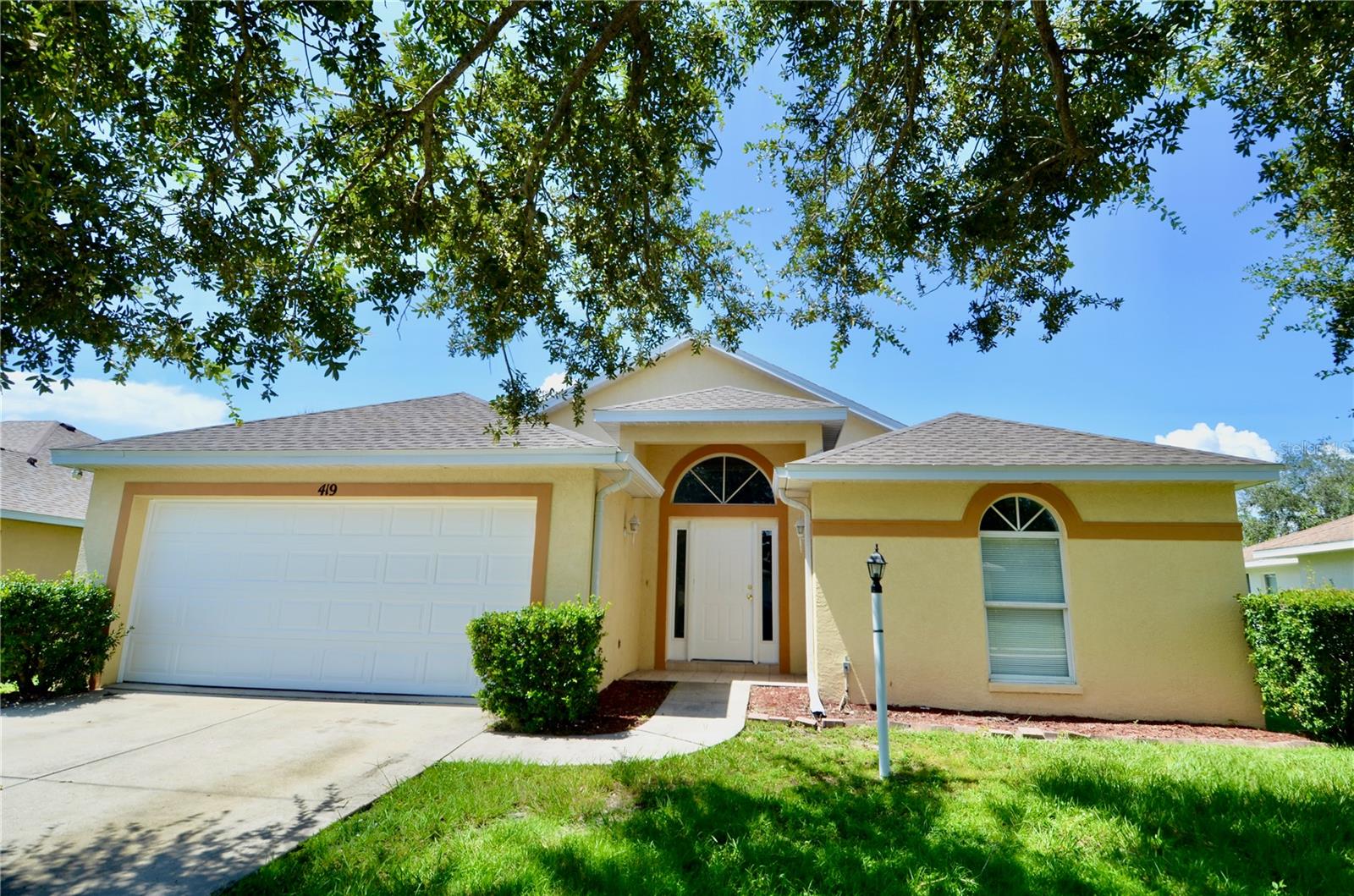 419 25th Dr E