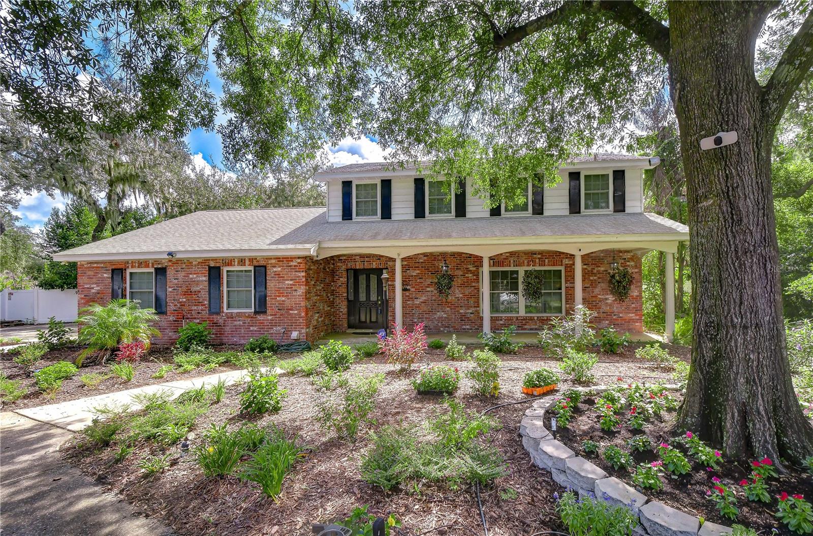 901 Woodview Dr