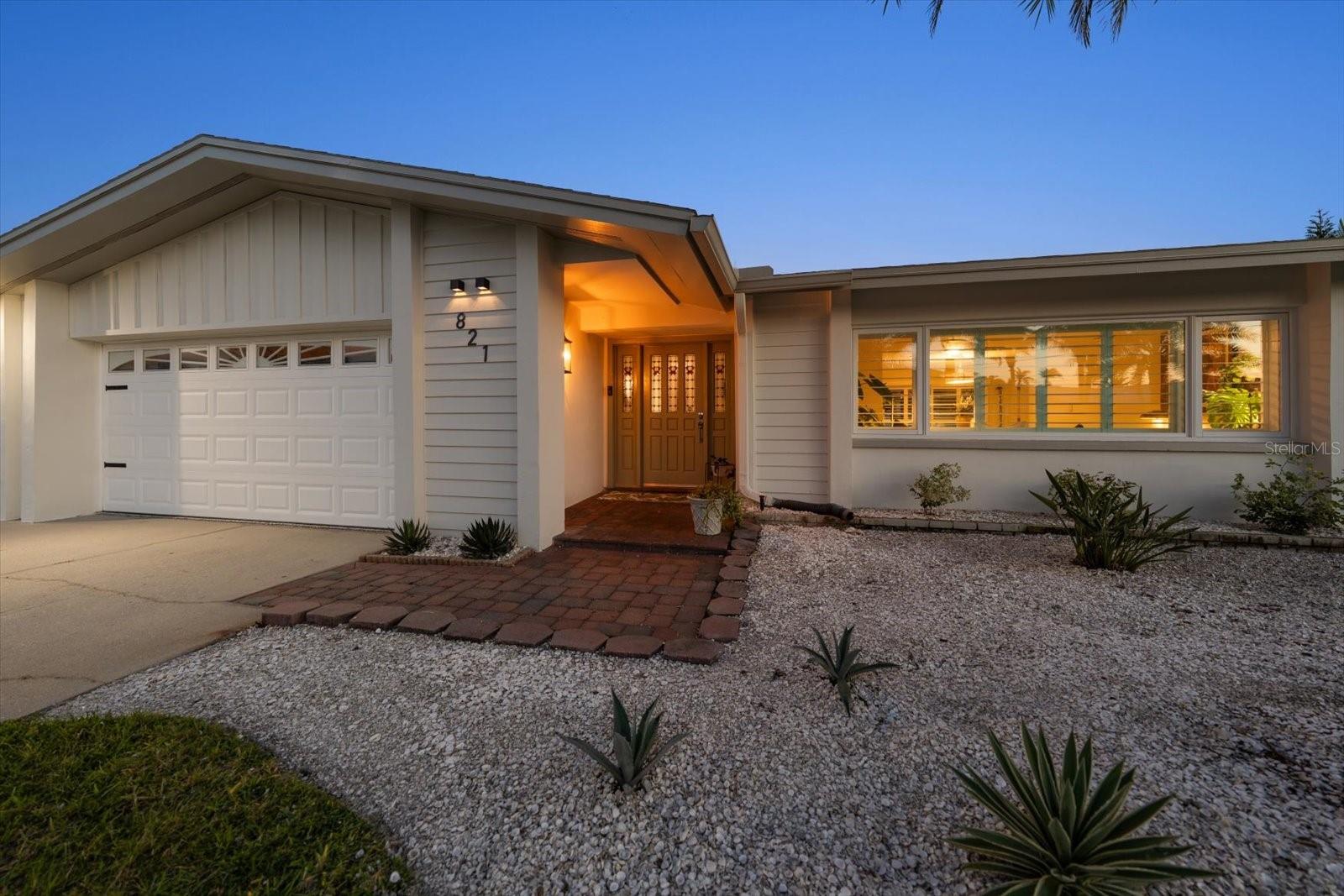 821 Jacaranda Dr